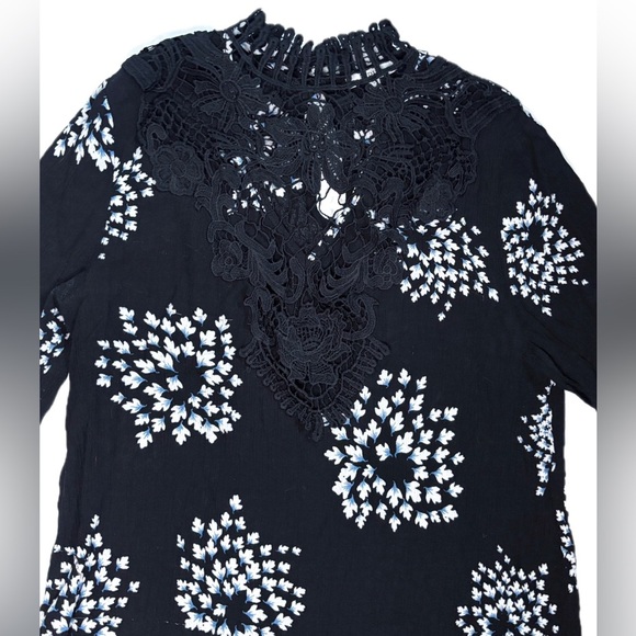 Black Floral Lace Neckline Shirt Small Crepe Fabric Flares Sleeves Whimsigoth - Picture 2 of 4